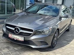 Grau Gebraucht 2016 Mercedes CLA200 Shooting Brake Kombi | 15.990 € (Fairer Preis)