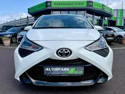 Weiß Gebraucht 2020 Toyota Aygo X-play Kleinwagen | 9.990 € (Fairer Preis)