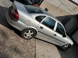Silber Gebraucht 1998 Opel Vectra Limousine | 1.500 € (Etwas zu teuer)