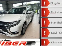 Weiß Gebraucht 2020 Mitsubishi Outlander P-HEV Basis SUV | 21.390 € (Fairer Preis)