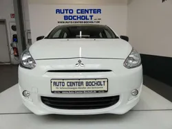 Weiß Gebraucht 2015 Mitsubishi Space Star Basis Kleinwagen | 5.900 € (Fairer Preis)