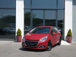 Rot Gebraucht 2016 Peugeot 208 Kleinwagen | 5.570 € (Guter Preis)