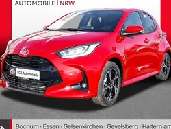 Rot Neu 2025 Toyota Yaris Hybrid Comfort Limousine | 27.689 € (Etwas zu teuer)