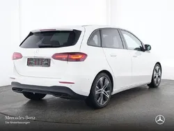 Polarweiß Gebraucht 2024 Mercedes B200 Progressive Van / Kleinbus | 32.990 € (Fairer Preis)