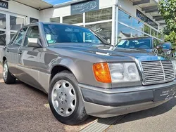 Grau Gebraucht 1993 Mercedes E220 Limousine | 4.850 €