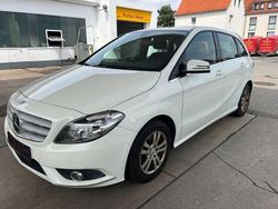 Weiß Gebraucht 2014 Mercedes B180 Van / Kleinbus | 7.500 € (Guter Preis)