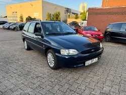 Grün Gebraucht 1995 Ford Escort Kombi | 2.899 €