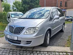Silber Gebraucht 2011 Lancia Phedra Van / Kleinbus | 5.990 €