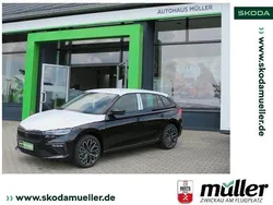 Schwarz (schwarzmagic perleffekt) Neu 2025 Skoda Scala Tour Kleinwagen | 37.439 €