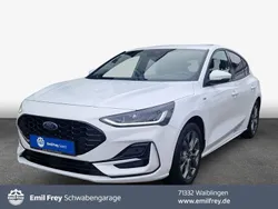 Frozen white Gebraucht 2022 Ford Focus ST-Line Limousine | 19.940 € (Fairer Preis)