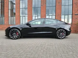 Schwarz Gebraucht 2021 Tesla Model 3 Performance Limousine | 32.500 € (Fairer Preis)