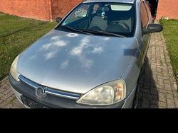 Silber Gebraucht 2003 Opel Corsa Kleinwagen | 600 €