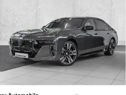 Grau Gebraucht 2023 BMW M760e Limousine | 129.890 € (Guter Preis)