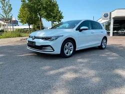 Weiß Gebraucht 2024 VW Golf VIII Limousine | 23.790 € (Guter Preis)