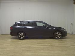 Schwarz Gebraucht 2024 VW Golf VIII Move Kombi | 20.980 € (Guter Preis)