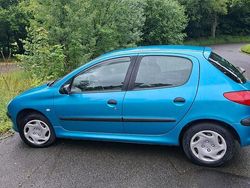 Blau Gebraucht 2002 Peugeot 206 Kleinwagen | 2.400 €