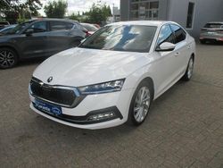 Weiß Gebraucht 2021 Skoda Octavia Style Limousine | 21.900 € (Fairer Preis)