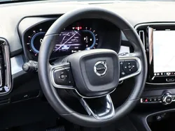 Weiß Gebraucht 2024 Volvo XC40 Plus SUV | 40.140 € (Etwas zu teuer)