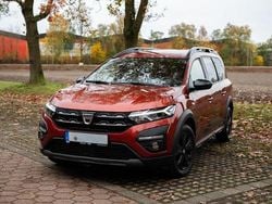 Rot Gebraucht 2022 Dacia Jogger Extreme Van / Kleinbus | 17.399 € (Fairer Preis)