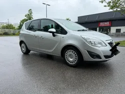 Silber Gebraucht 2011 Opel Meriva Van / Kleinbus | 5.890 € (Teuer)