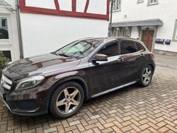 Braun Gebraucht 2015 Mercedes GLA180 AMG line SUV | 13.900 € (Fairer Preis)