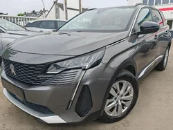 Grau Gebraucht 2022 Peugeot 5008 Style Van / Kleinbus | 19.516 € (Guter Preis)