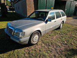 Silber Gebraucht 1994 Mercedes E280 Kombi | 4.999 €