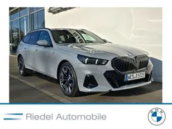 Grau Gebraucht 2025 BMW 530e M Sport Kombi | 69.990 €
