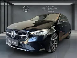 Metalliclack kosmosschwarz Gebraucht 2024 Mercedes B200 Progressive Van / Kleinbus | 31.980 € (Etwas zu teuer)
