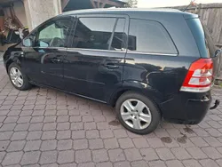 Schwarz Gebraucht 2010 Opel Zafira Family Van / Kleinbus | 4.300 € (Fairer Preis)