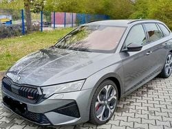 Grau Gebraucht 2025 Skoda Octavia RS Kombi | 38.400 € (Superpreis)