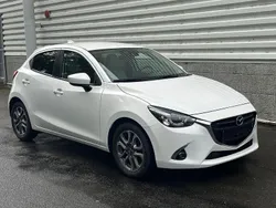 Weiß Gebraucht 2017 Mazda 2 Sports-Line Limousine | 11.990 € (Fairer Preis)