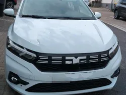 Weiß Gebraucht 2024 Dacia Logan Limousine | 17.100 €