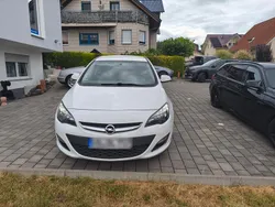 Weiß Gebraucht 2013 Opel Astra Limousine | 5.800 € (Guter Preis)