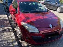 Rot Gebraucht 2009 Renault Mégane GrandTour Kombi | 2.999 €
