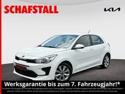 Weiss ((ud) schneeweiss) Gebraucht 2021 Kia Rio Vision Limousine | 13.949 € (Fairer Preis)