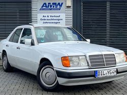 Weiß Gebraucht 1989 Mercedes E200 Limousine | 7.999 €