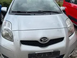 Silber Gebraucht 2011 Daihatsu Charade Kleinwagen | 2.500 €