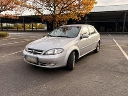Silber Gebraucht 2004 Chevrolet Lacetti CDX Limousine | 2.500 € (Fairer Preis)