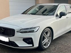 Weiß Gebraucht 2019 Volvo V60 R-Design Kombi | 29.999 € (Fairer Preis)