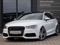 Gletscherweiß metallic Gebraucht 2016 Audi S3 Sport Limousine | 30.950 € (Teuer)