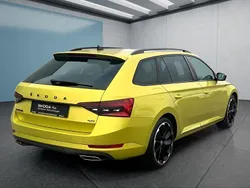 Gold Gebraucht 2022 Skoda Superb Kombi | 38.149 € (Teuer)