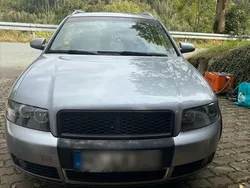 Grau Gebraucht 2004 Audi A4 Sport Kombi | 1.999 € (Fairer Preis)