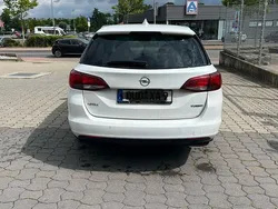Weiß Gebraucht 2016 Opel Astra Eco Kombi | 8.200 € (Etwas zu teuer)