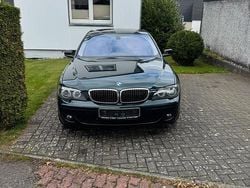Grün Gebraucht 2007 BMW 750 Limousine | 8.500 € (Guter Preis)