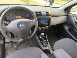 Grau Gebraucht 2004 Fiat Stilo Kleinwagen | 1.470 € (Fairer Preis)