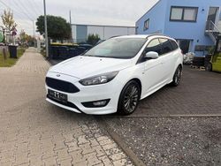 Weiß Gebraucht 2016 Ford Focus ST-Line Limousine | 11.800 € (Fairer Preis)