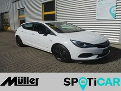 Weiß Gebraucht 2021 Opel Astra Design & Tech Limousine | 16.650 € (Fairer Preis)