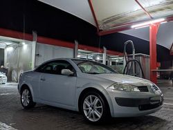 Silber Gebraucht 2004 Renault Mégane Cabriolet Dynamique Cabrio | 2.700 € (Teuer)
