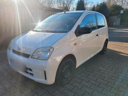 Weiß Gebraucht 2004 Daihatsu Cuore Kleinwagen | 749 € (Etwas zu teuer)